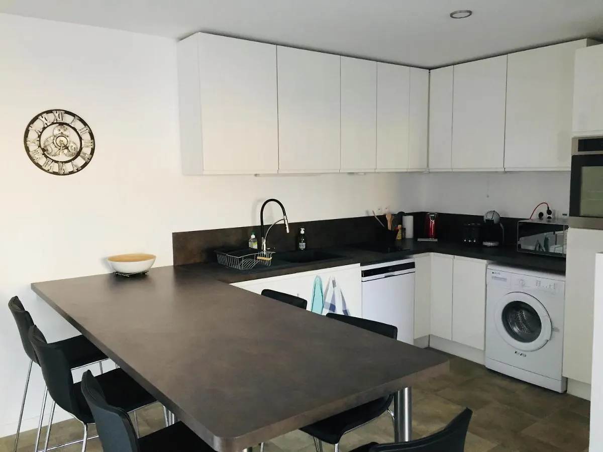 アパート Magnifique T3 En Plein Coeur De Lorient, Dernier Etage Avec Balcon Terrasseアパートメント